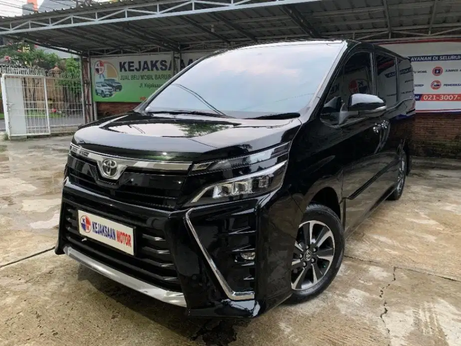 Toyota Voxy 2.0cc Automatic Th.2020