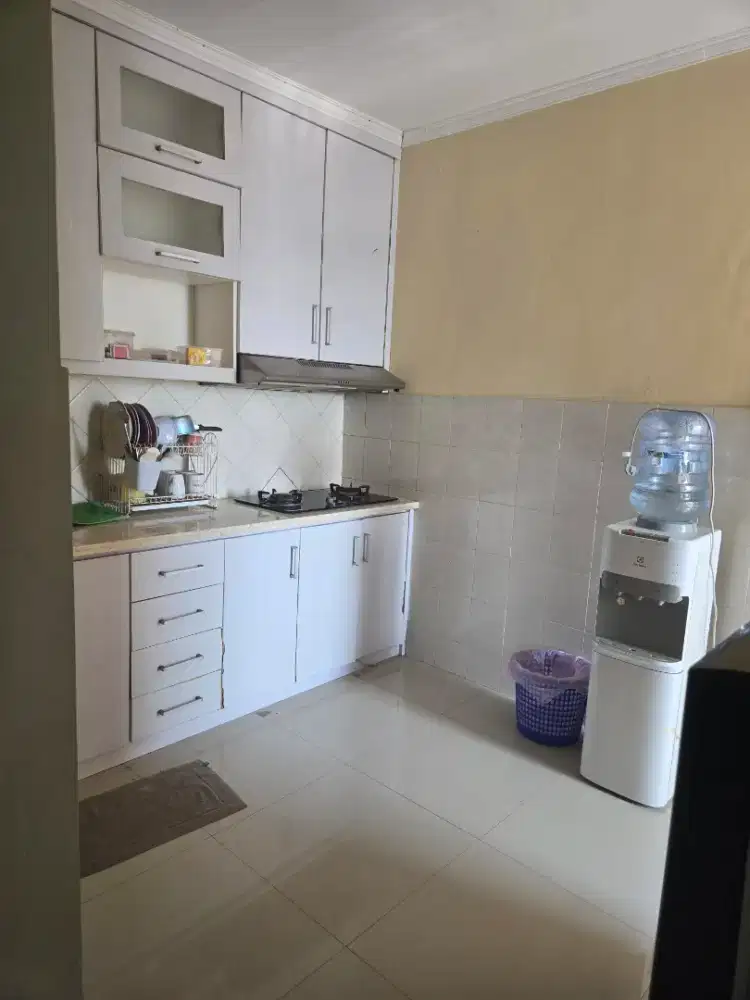 Apartement 3 kamar tidur. Ac. Kolam renang.