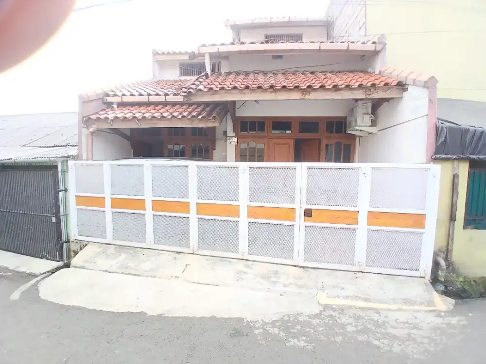 Rumah Huni 2 lantai, Strategis dan Bebas Banjir