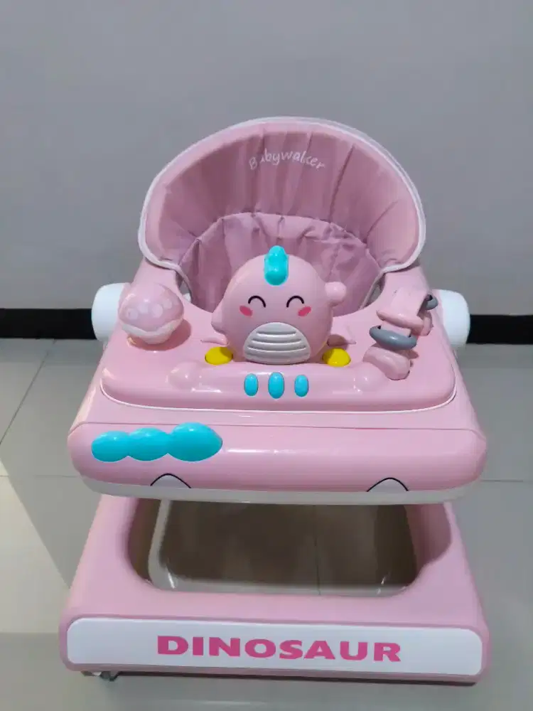 Baby walker duduk