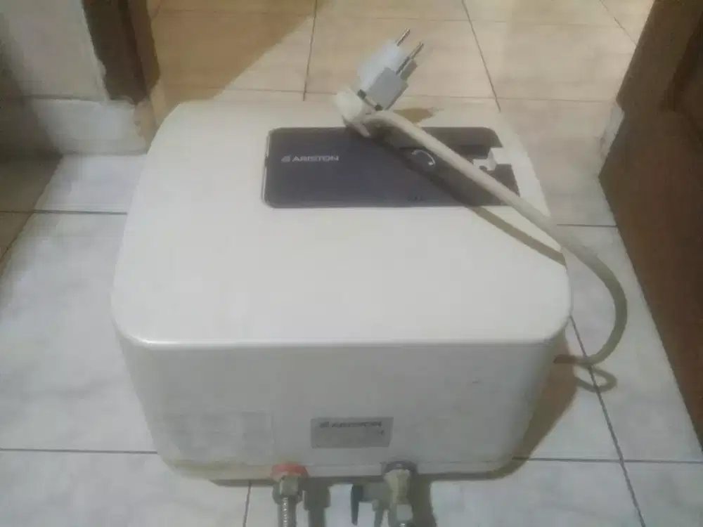 Ariston Water Heater 15L