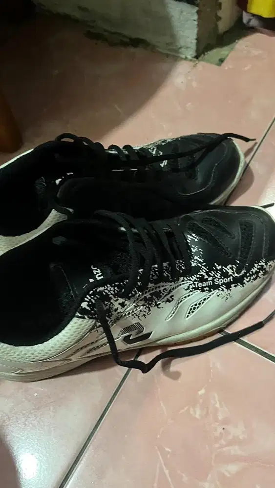 Sepatu olahraga
