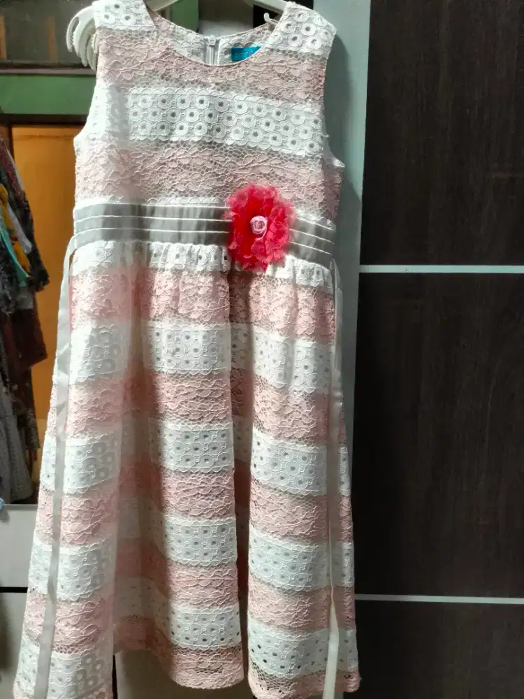 Baju gaun anak perempuan pink brokat