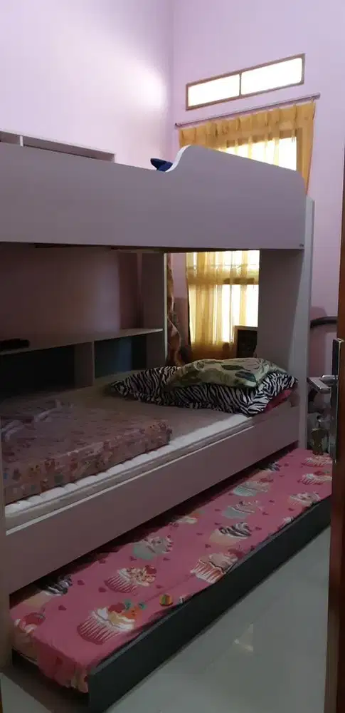 Tempat tidur Anak 2 Tingkat (Pascal Triple Bunkbed)