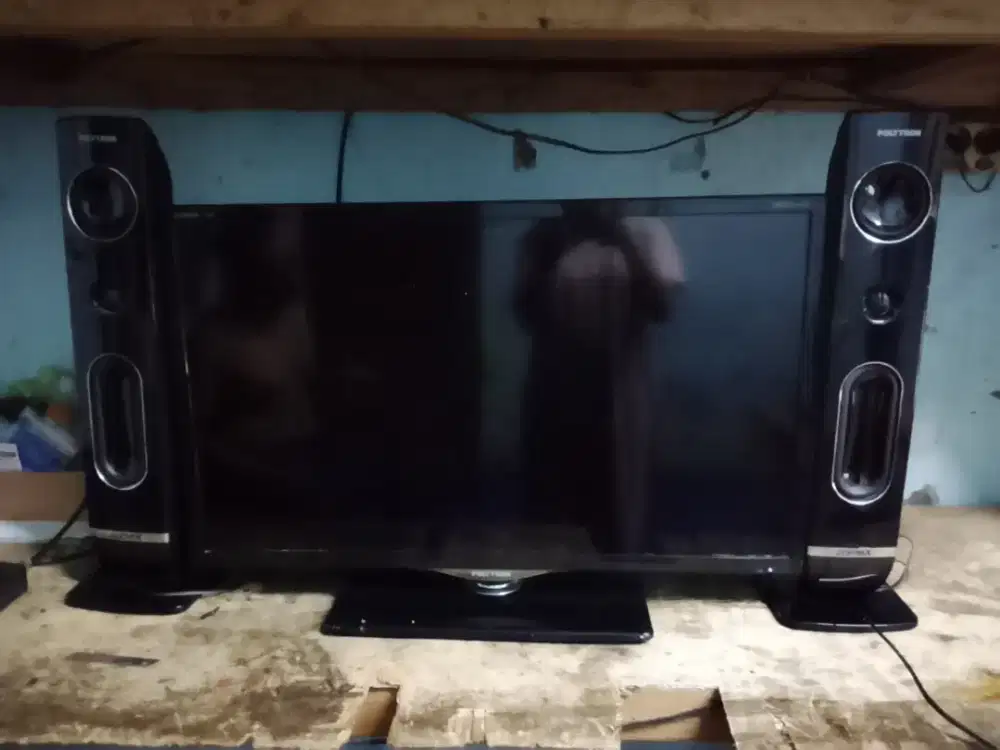 TV Led Polytron 32in speaker tower siaran analog normal