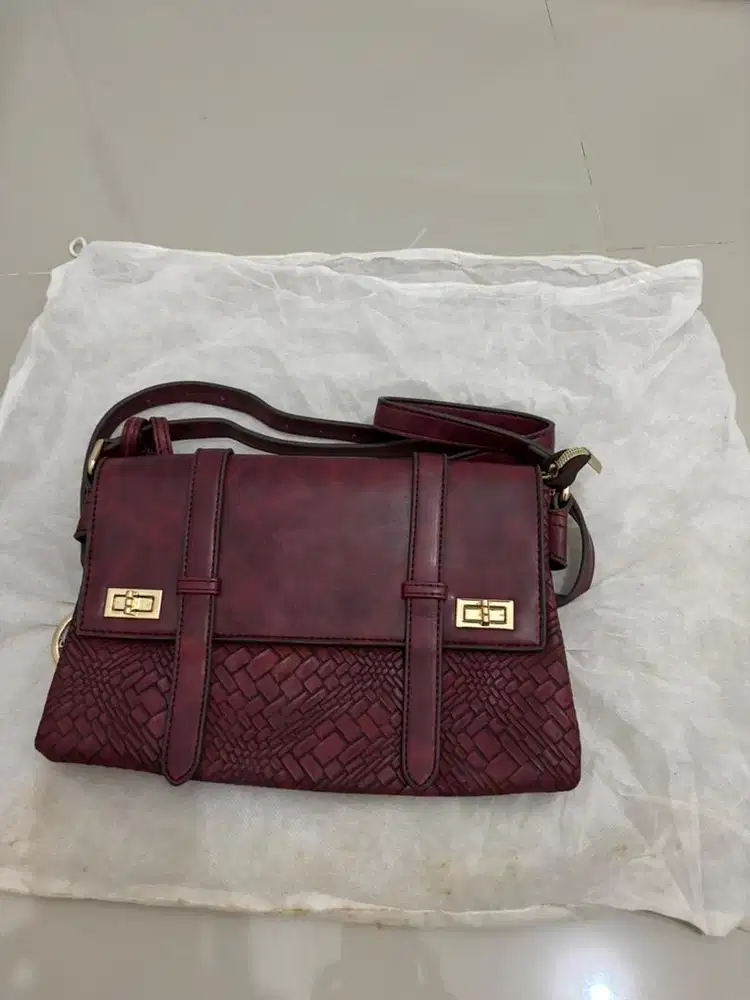Tas bellezza warna merah maroon
