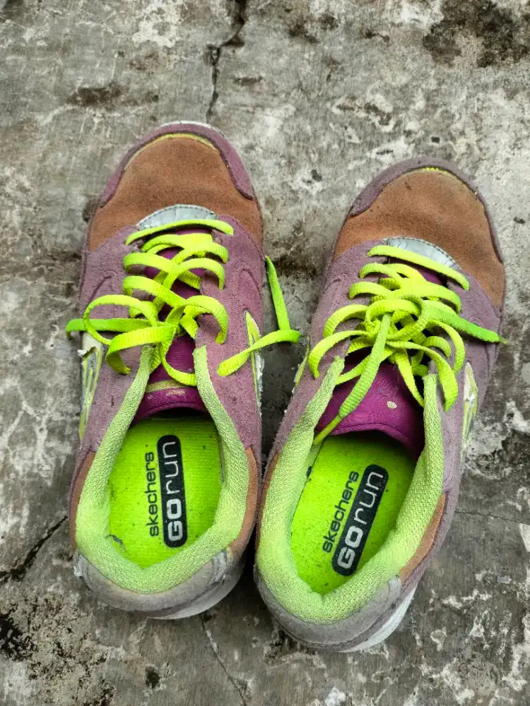 Sepatu running wanita