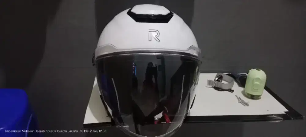 Helm half face double visor dari Rsix