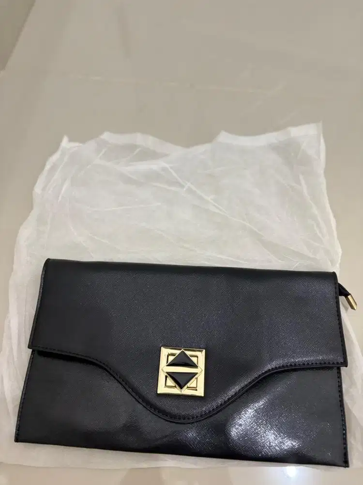 Tas pesta wanita warna hitam