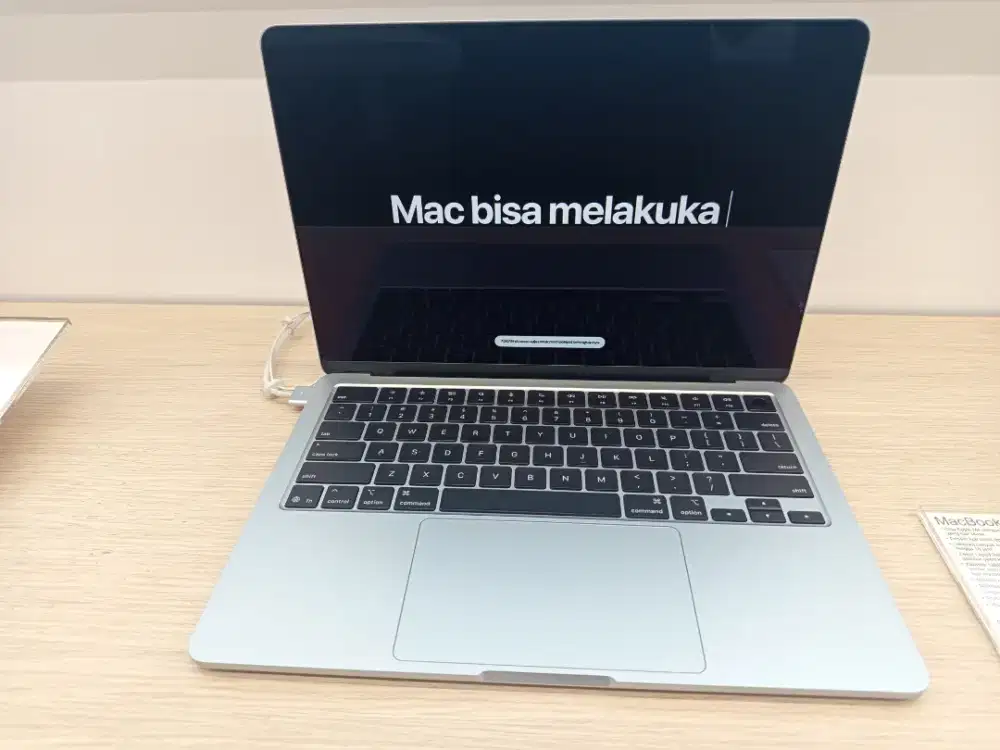 Tedy stock macbook air m4