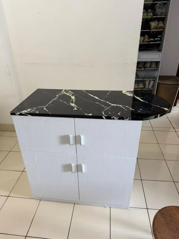 Meja dapur multifungsi