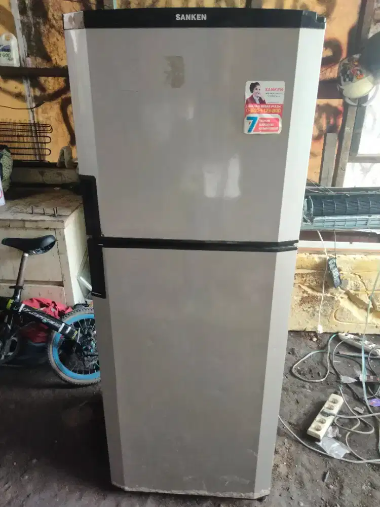 Kulkas 2 pintu merek sanken