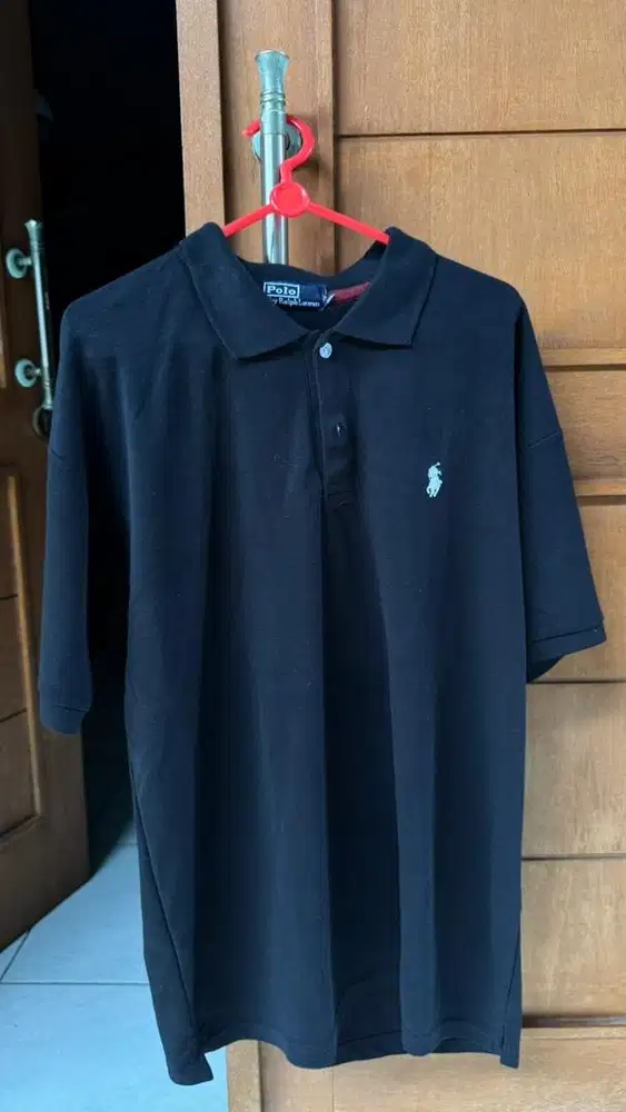 Polo hitam pendek pria