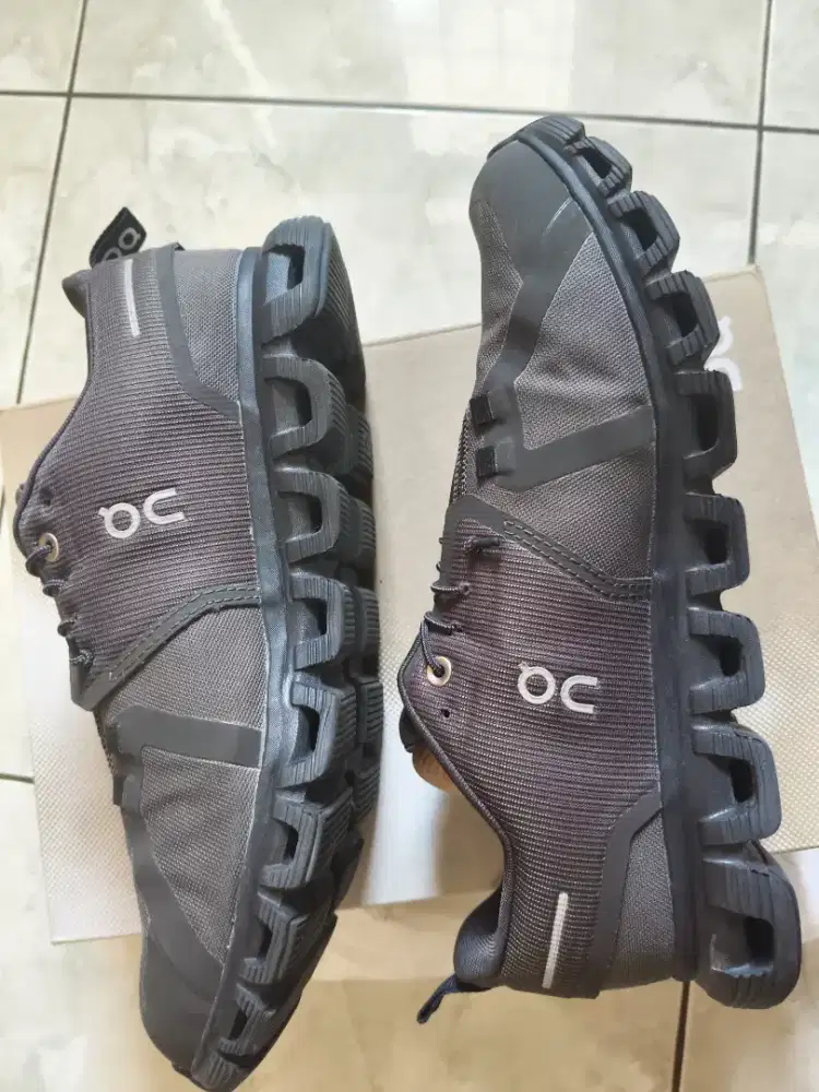 Sepatu On Cloud  US SIZE 8/ UK 7.5 dijual