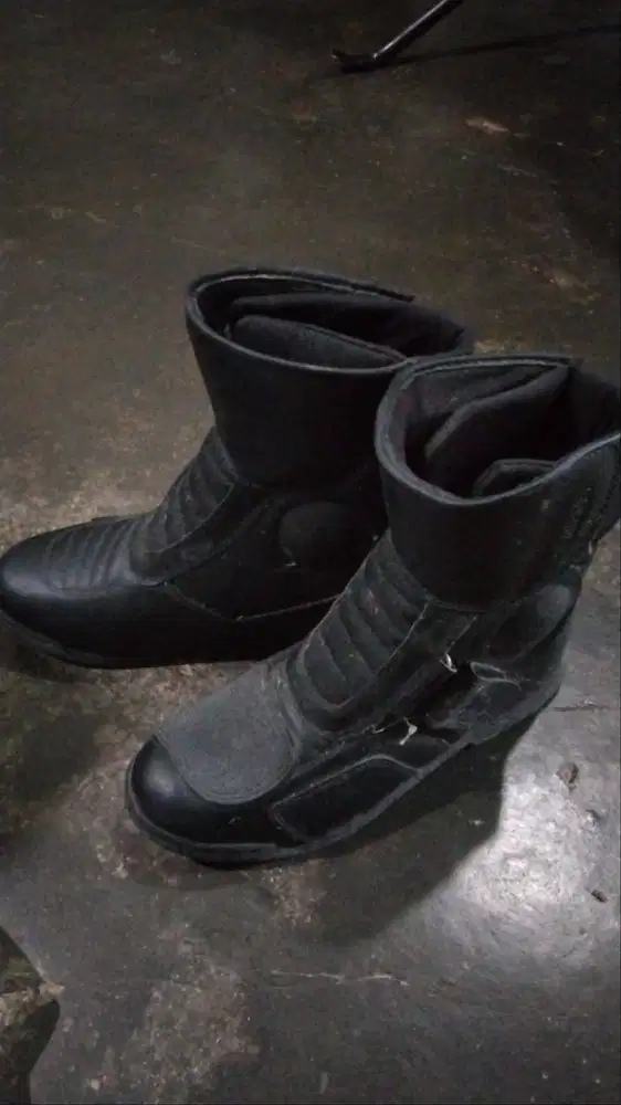 Sepatu motor untuk touring atau harian atau  adventuran