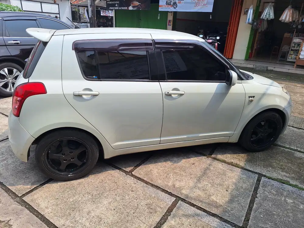 Suzuki Swift 2011 Bensin