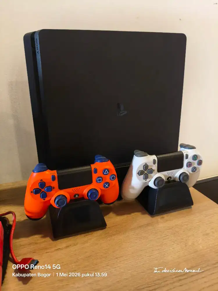 PS 4 Slim 500gb plus Monitor