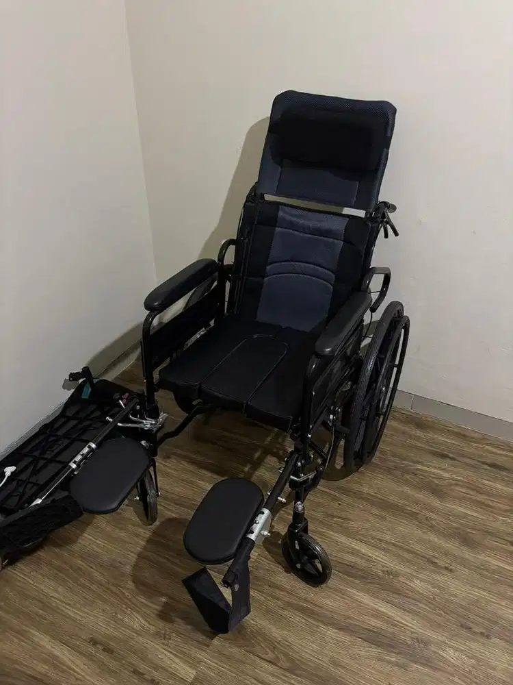 Kursi Roda 24 inch Sandaran 180, meja portable,baskom pispot