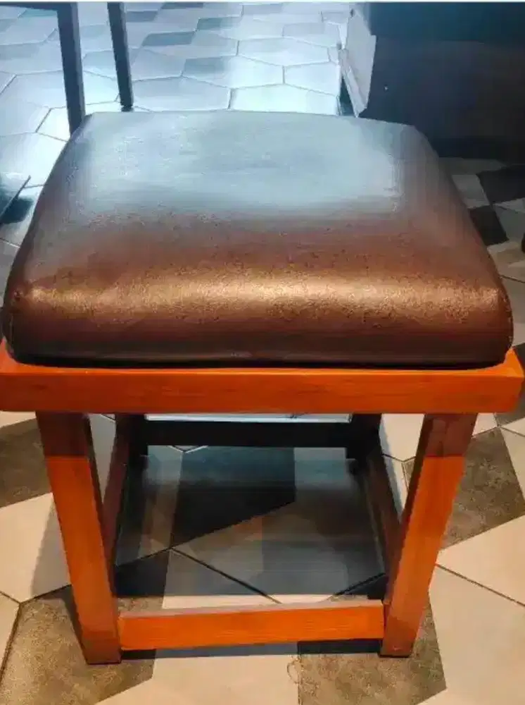 Stool Resto-Cafe kayu