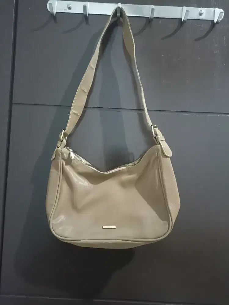 Tas Bahu Wanita Warna Sand Motif Garis Adjustable Strap