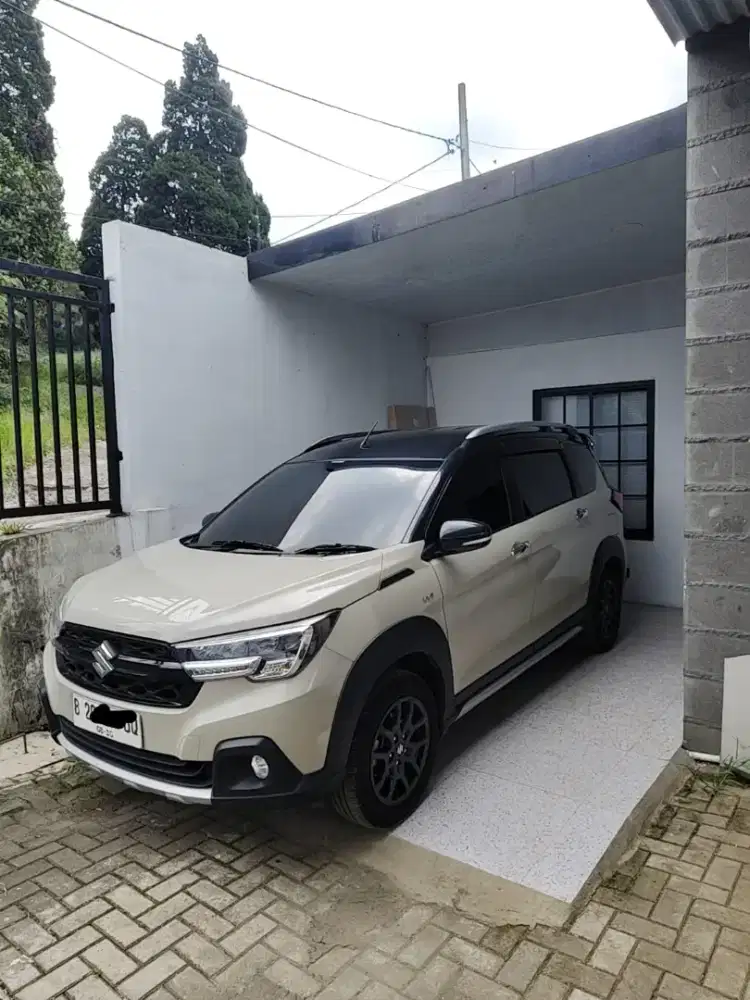 Suzuki XL7 Alpha Hybrid Two Tone