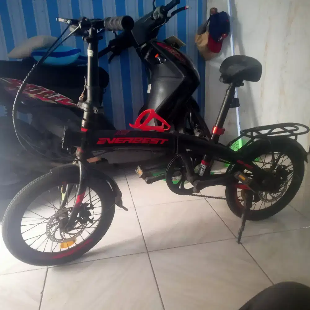 Sepeda lipat merk everbest