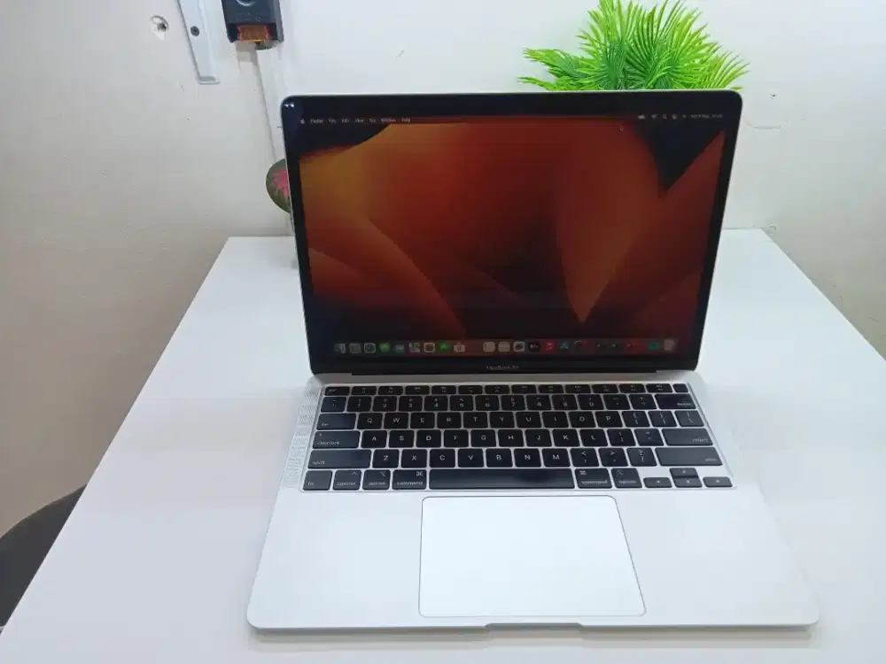 MacBook Air 13 inch 2020
core i5
Ram 8GB /256GB
Cc 245 
Normal