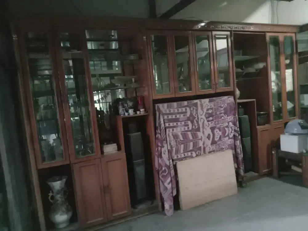Jual lemari kayu besar kondisi bagus
