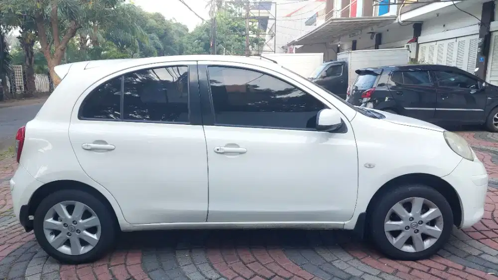 Nissan March 1.2 XS AT 2012 Putih bukan Brio Agya Calya Sigra