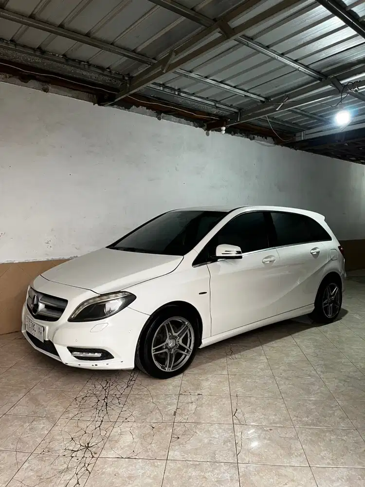 Mercedes-Benz B200 2013 Bensin