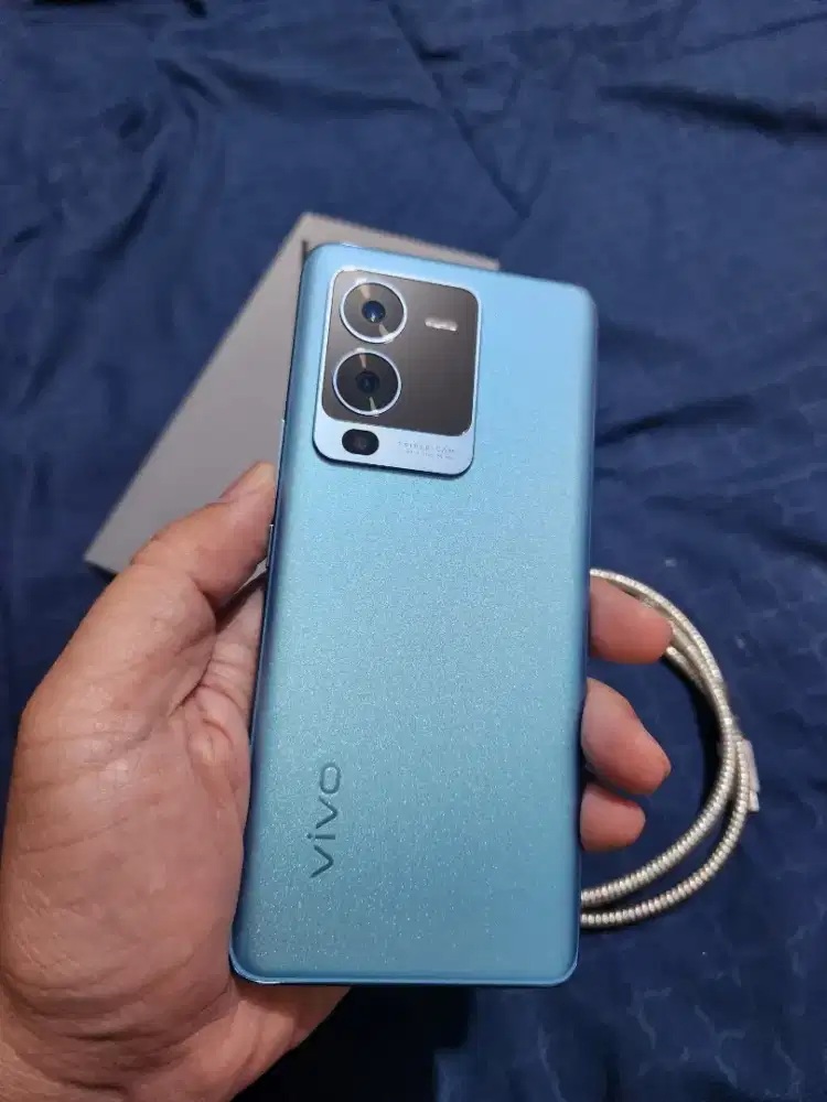Vivo V25 Pro warna biru Ram 12 internal 256