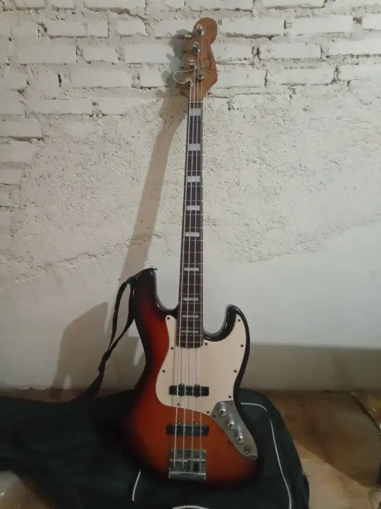 Bass Jazz Fender Replika (4 senar)