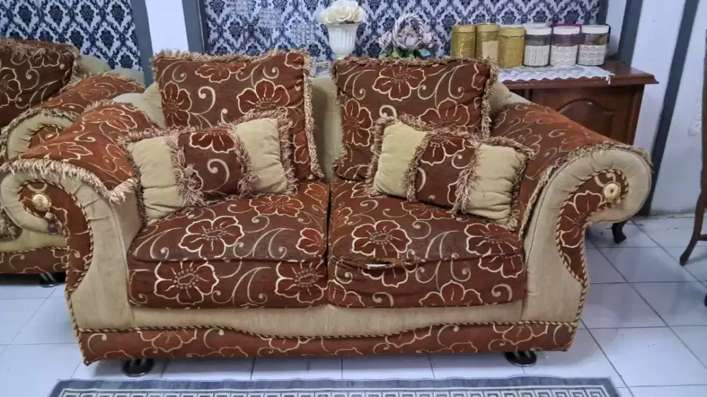 Bangku 1 set dengan meja nya