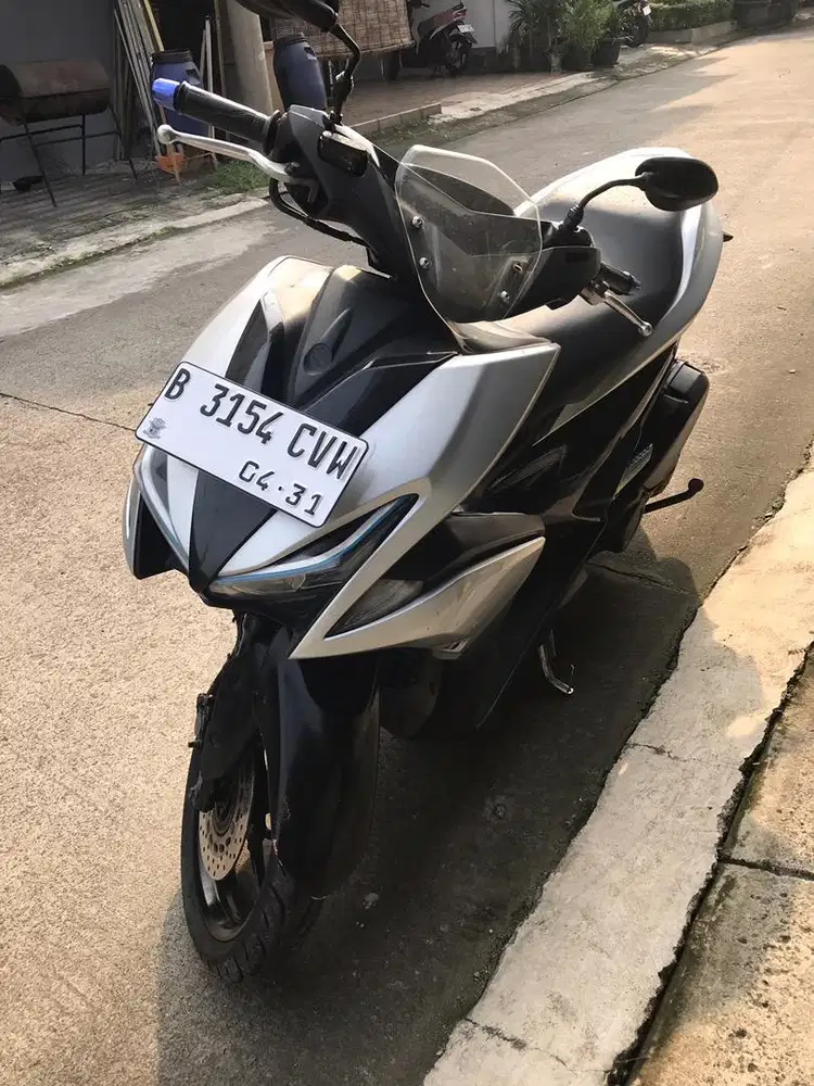 Laptop Zyrex siap pakai