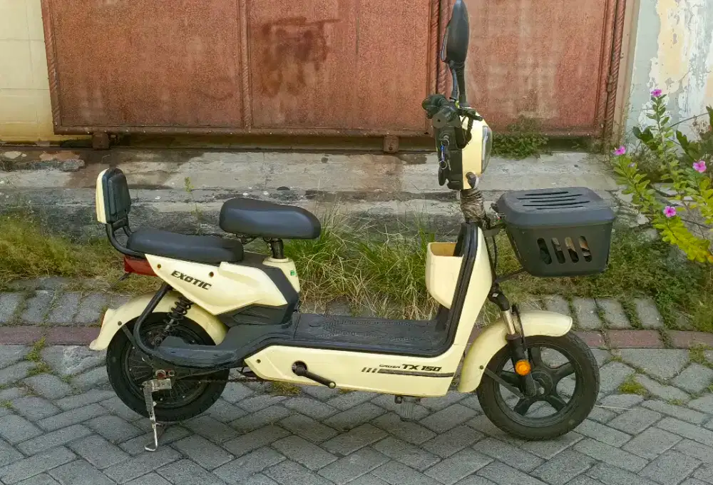 Jual sepeda listrik exotic.Masih bagus.Normal semua.Pemakaian 1 tahun.