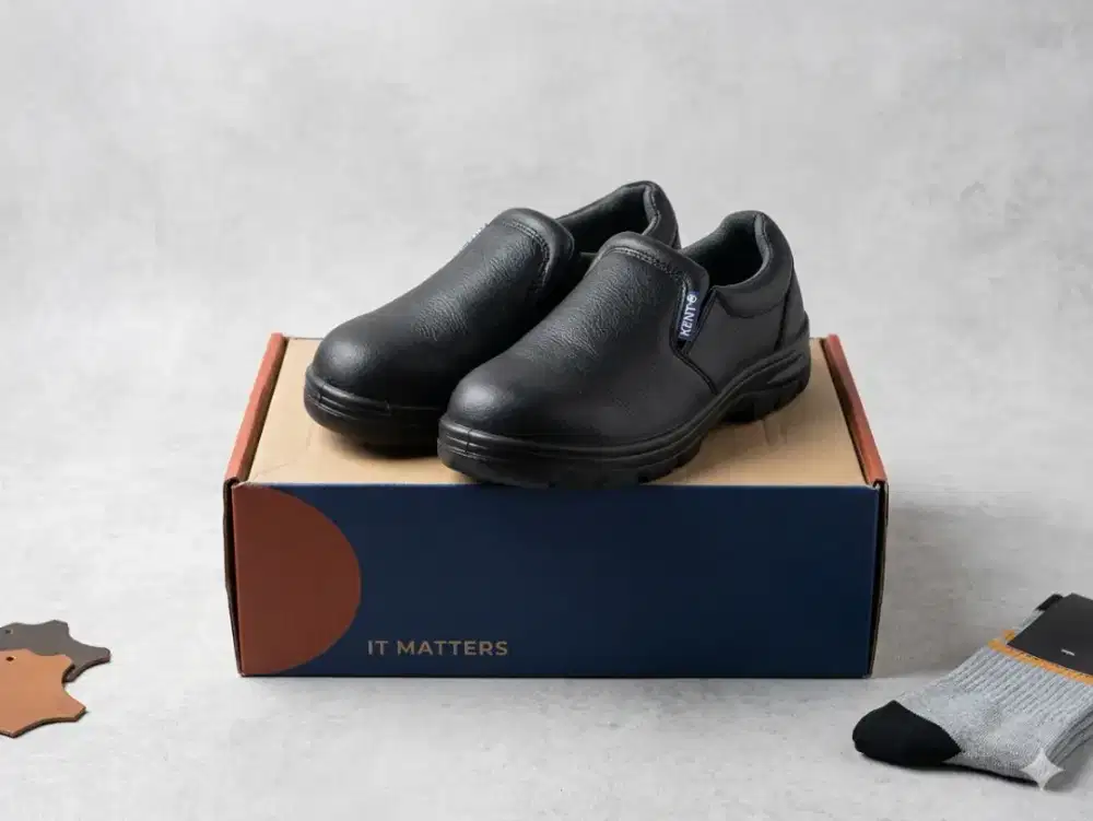 sepatu safety slip-on merek Kent, model Papua 78106 size 38