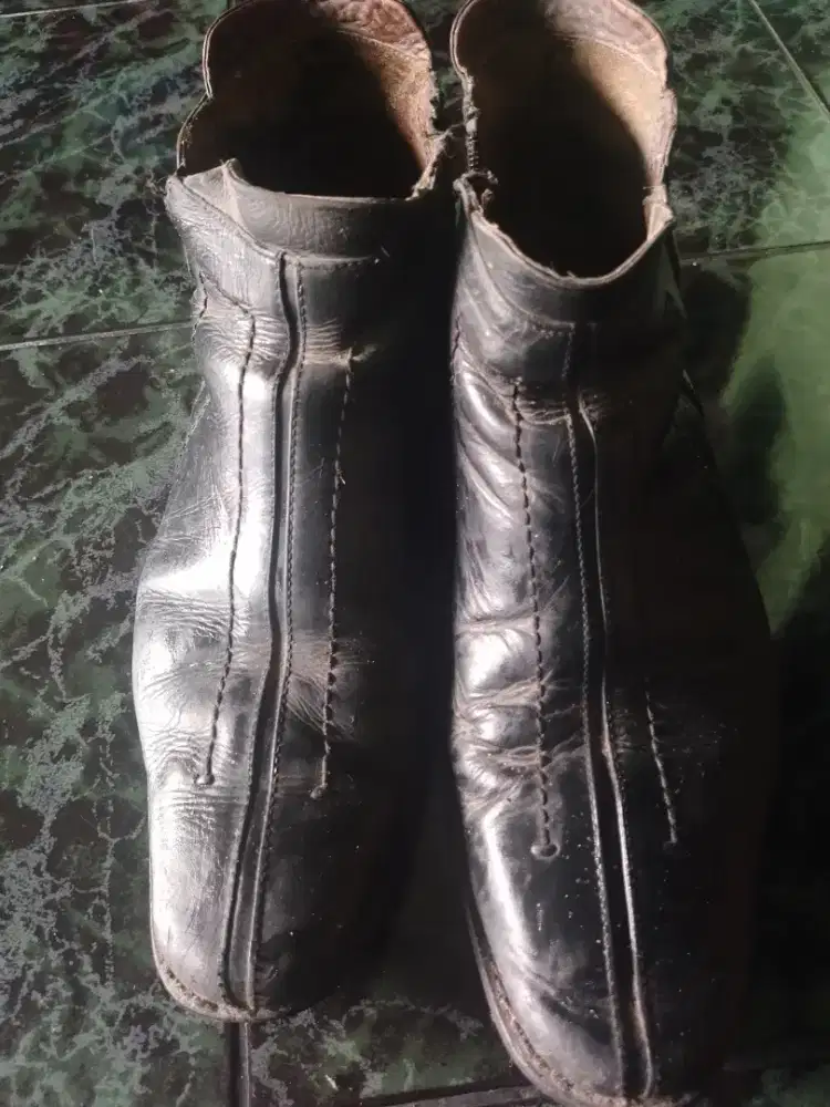 Sepatu kulit Bucchery UK 40