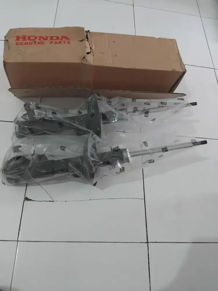 Shockbreaker depan Honda Mobilio
