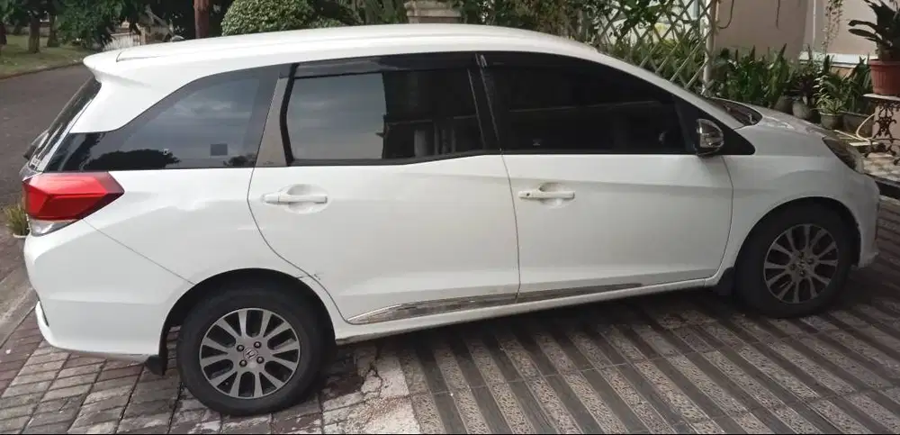 DIJUAL CEPAT Honda Mobilio Putih 1.5 EM CVT Transmisi Matic, Bensin