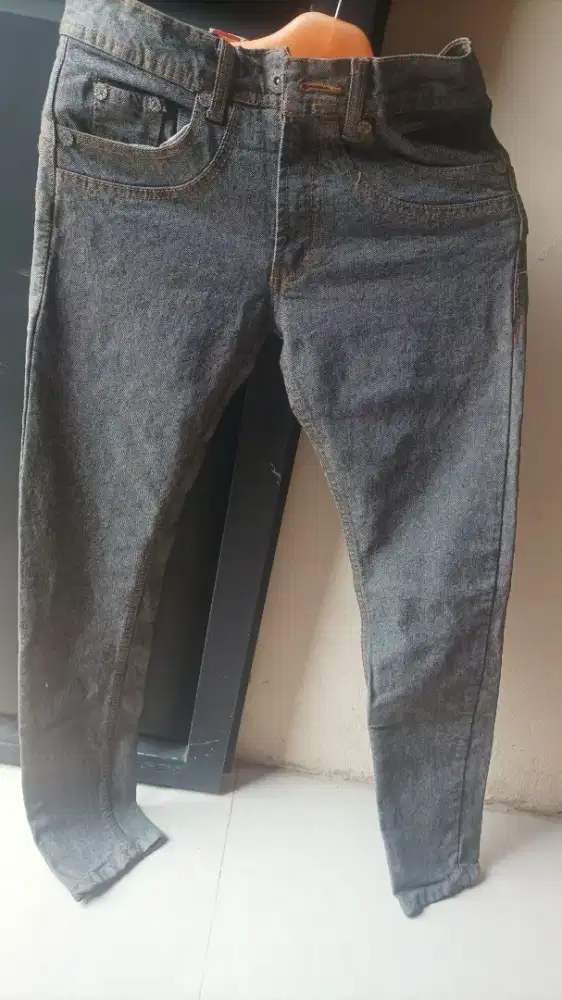 Celana panjang pensil