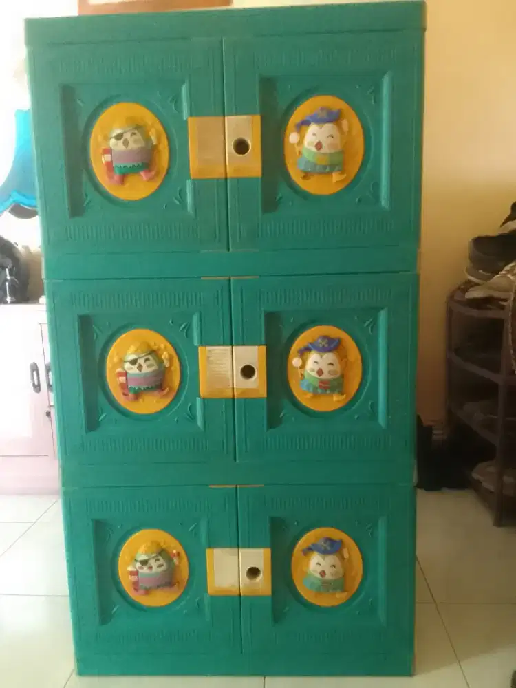Lemari plastik merk club