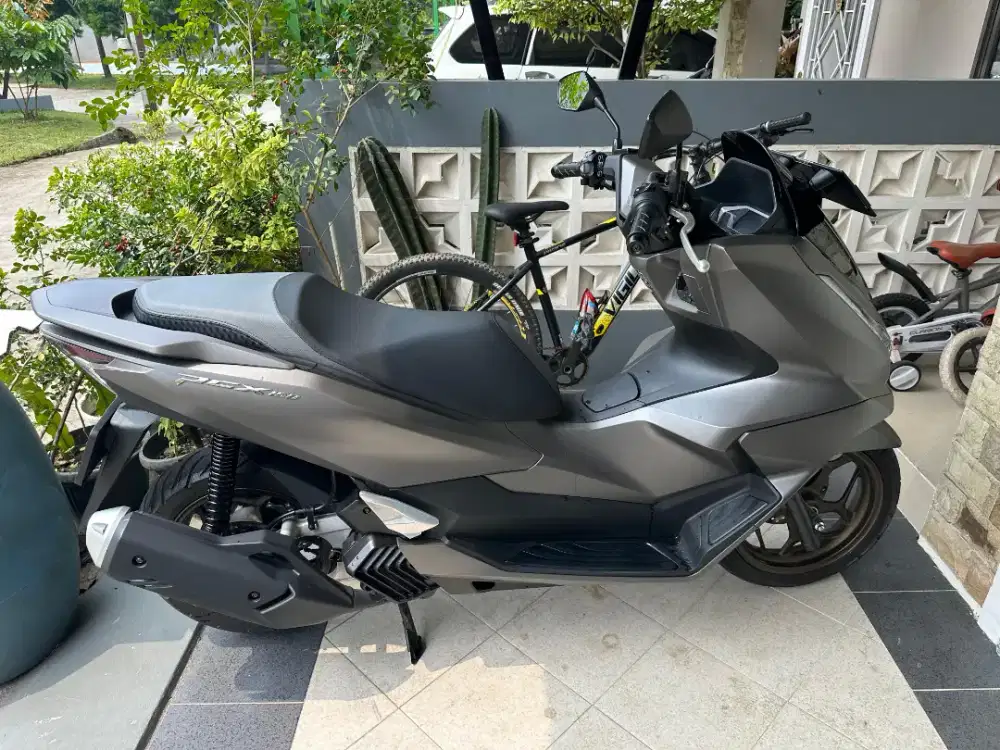 Jual murah pcx 160 ABS 2025 km 700.an belum ada 1.000 km