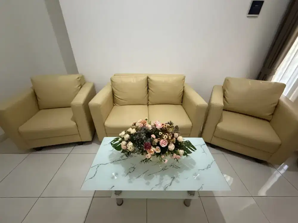 Sofa, meja & Kaca hias