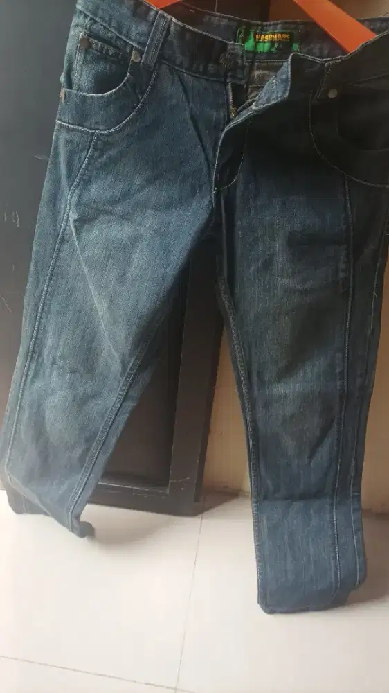 Celana panjang jeans