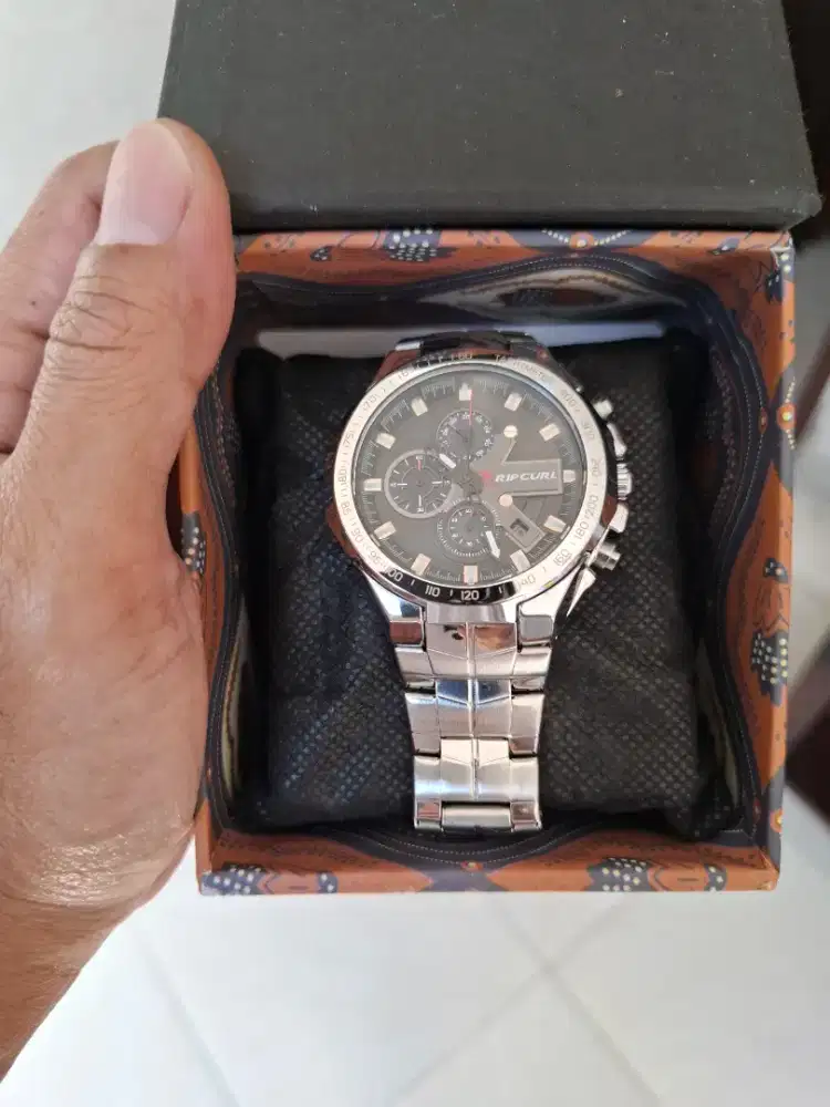 Jam tangan pria rantai