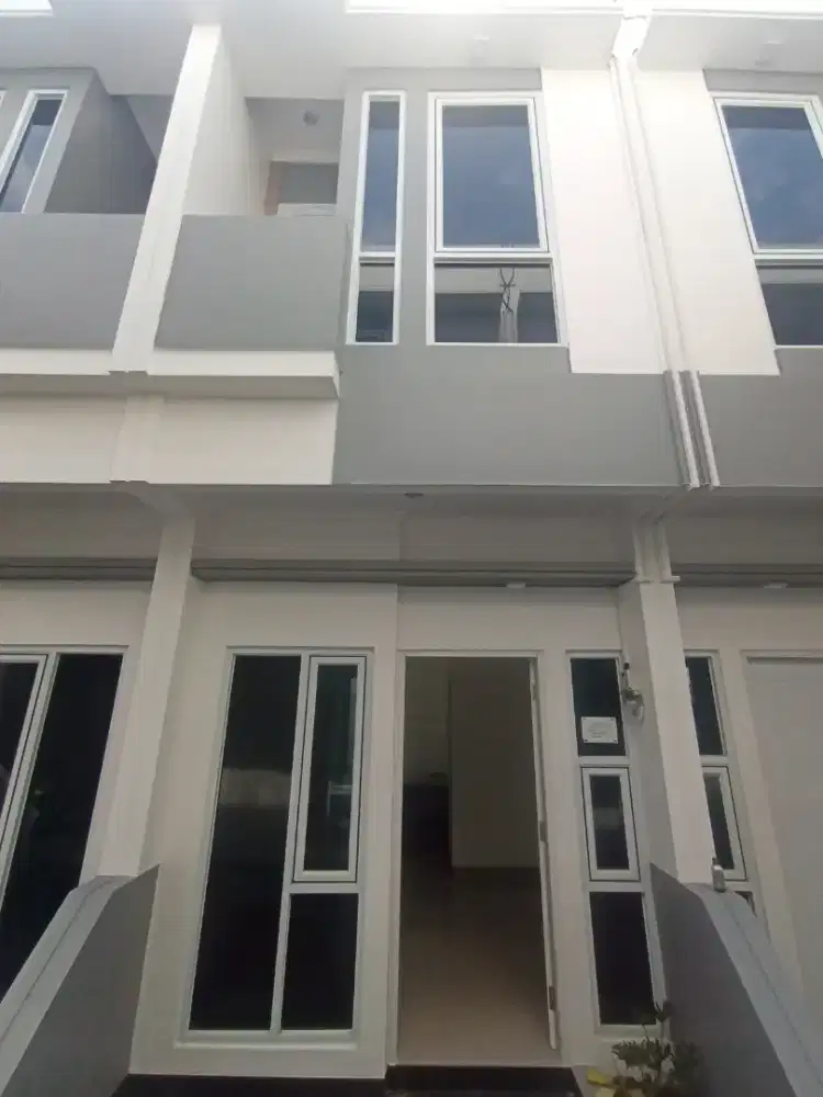 Rumah Kayu Manis 8 Jakarta Timur SHM