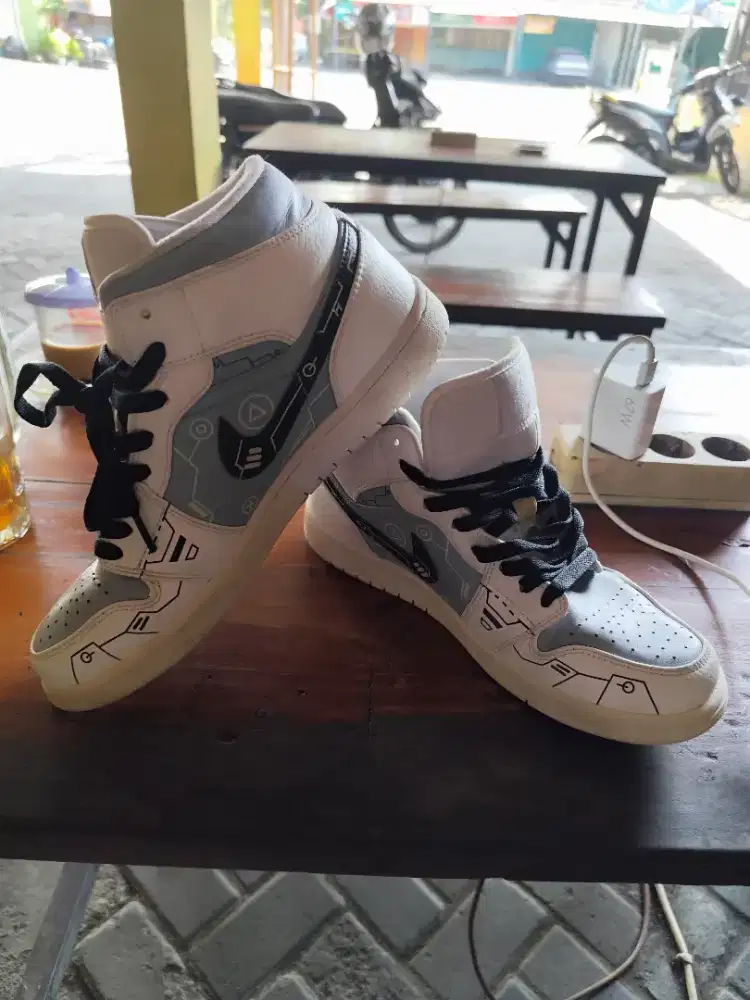 Jual Air Jordan 1 mid spesial and limited edition Playstation