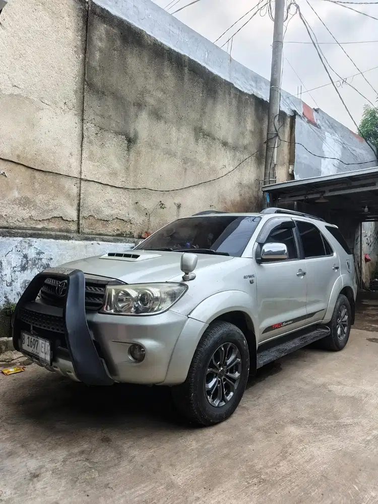 Toyota Fortuner 2005 Bensin