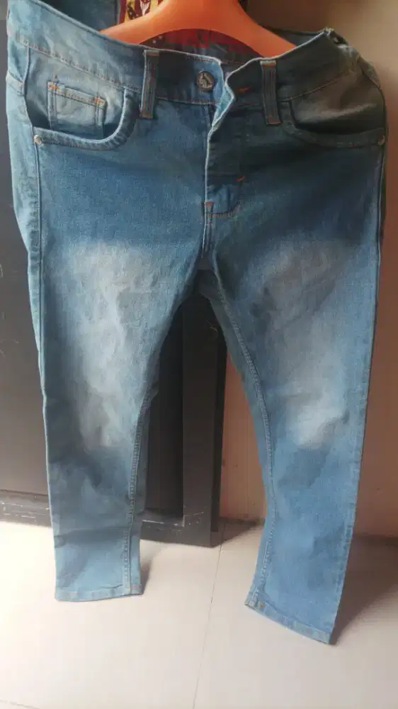 Celana panjang jeans