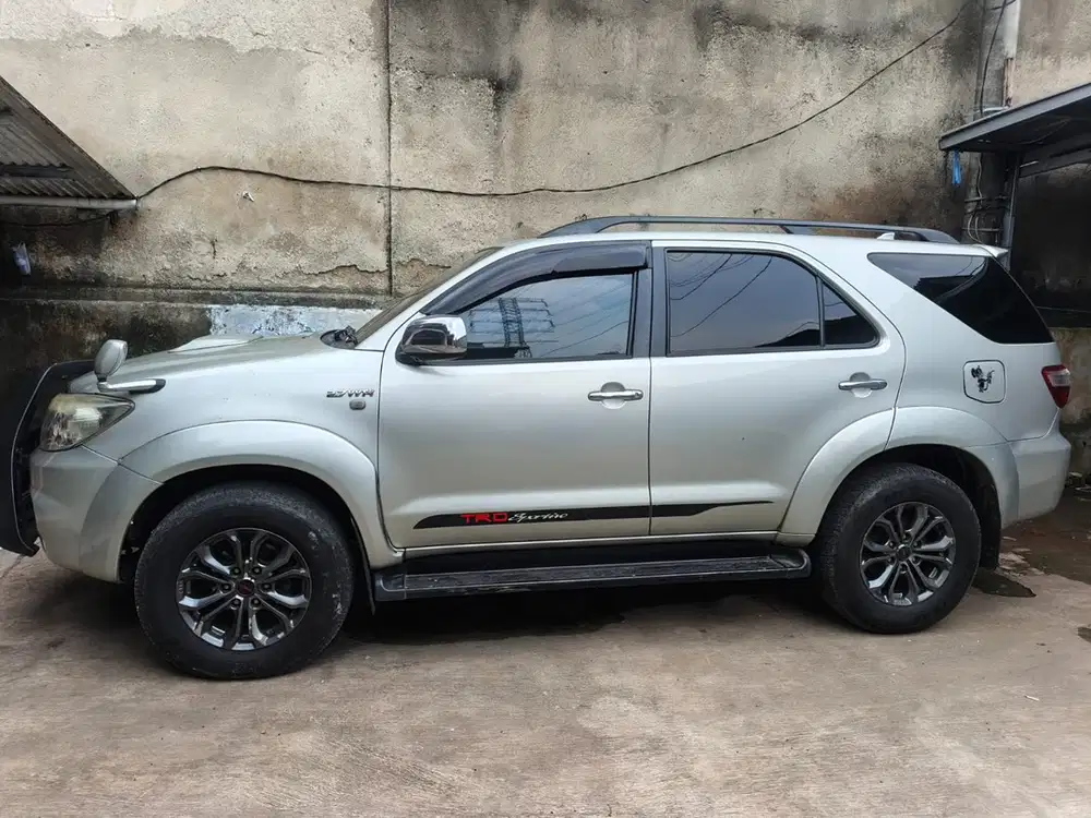 Toyota Fortuner 2005 Bensin